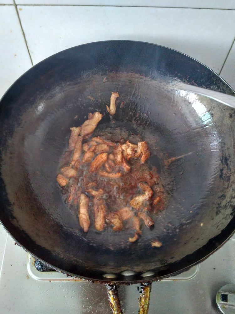 肉炒土豆芹菜胡萝卜步骤4