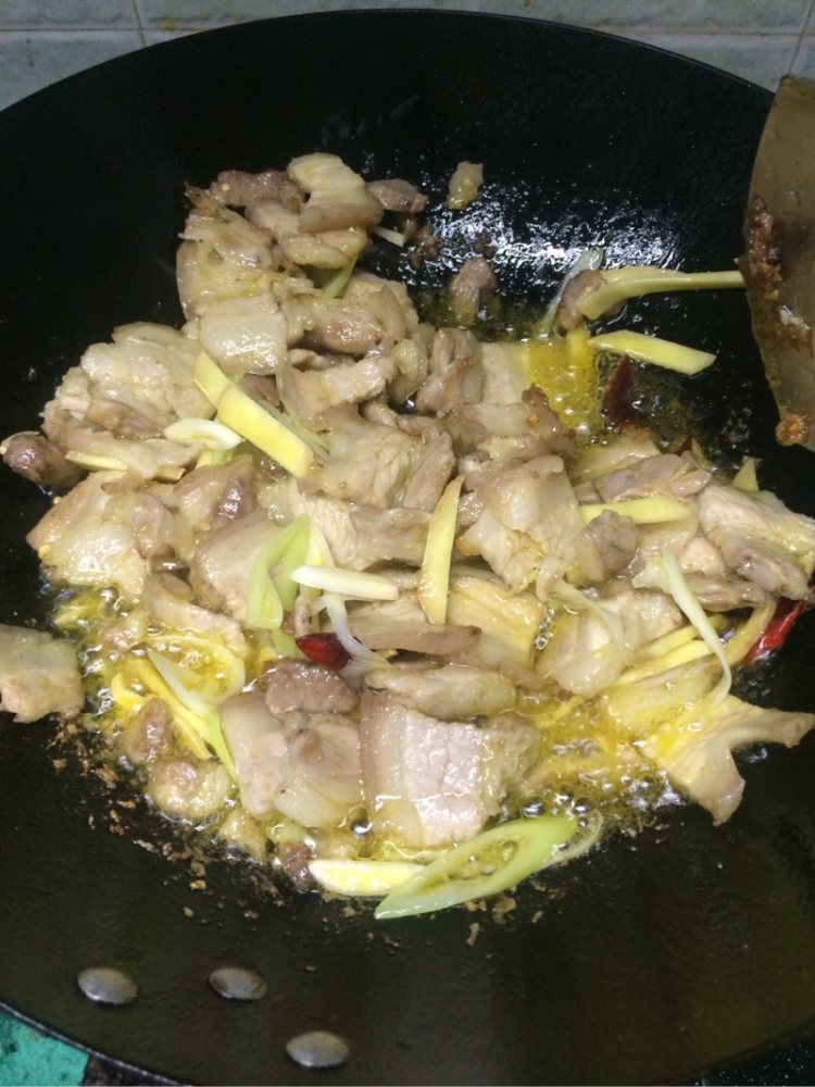 梅干菜炒肉步骤4