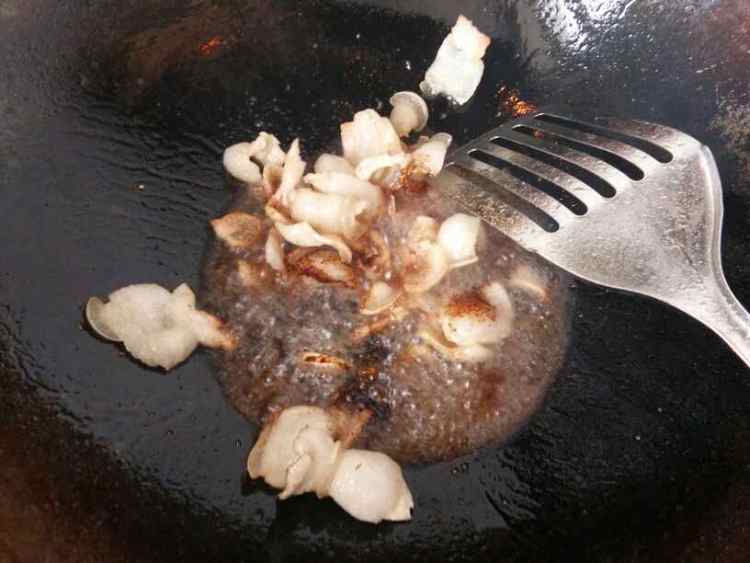 尖椒炒五花肉步骤4