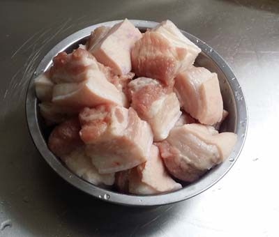 酸豆角焖五花肉步骤2