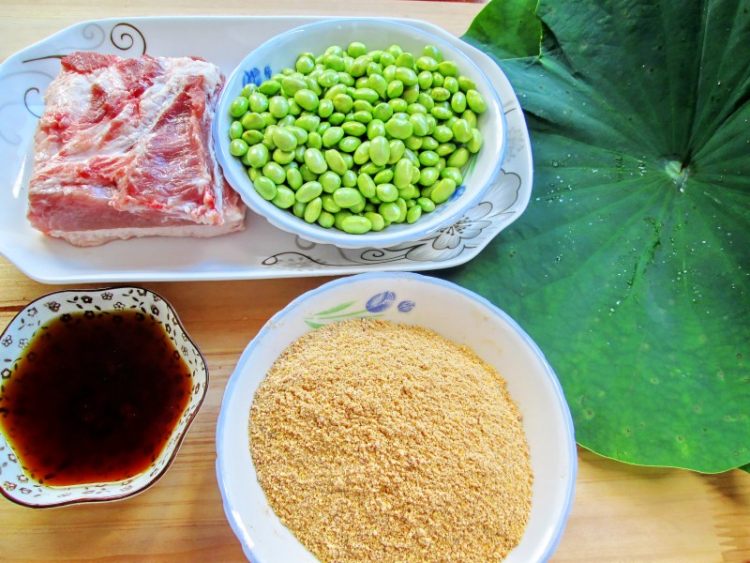 青豆荷叶粉蒸肉步骤1
