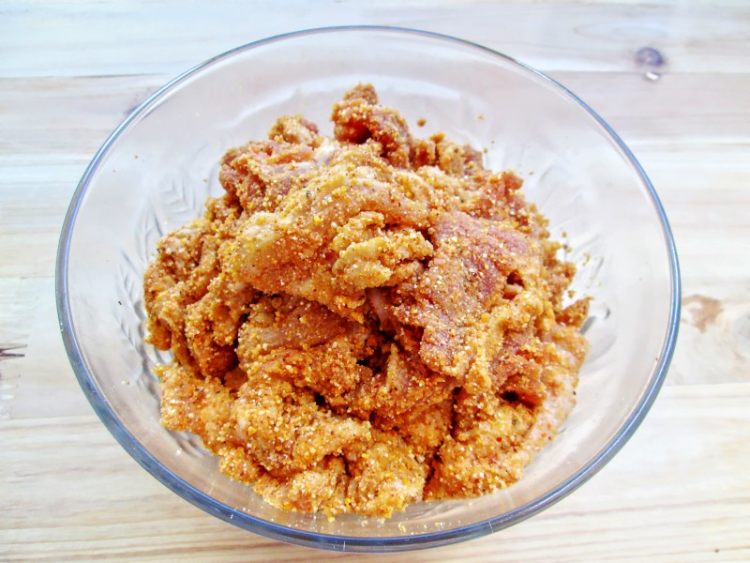 青豆荷叶粉蒸肉步骤3