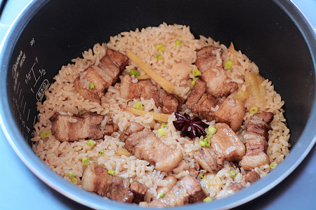 红烧肉焖饭步骤12