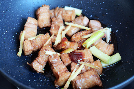 红烧肉焖饭步骤6