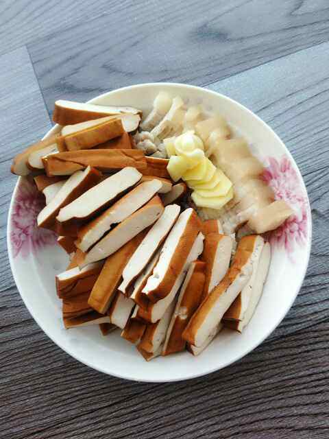 回锅肉炒香干步骤2