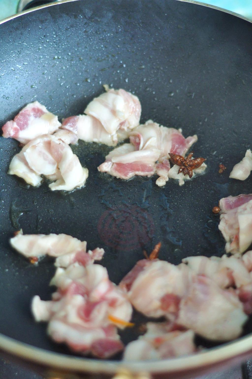 洋葱炒五花肉便当步骤1