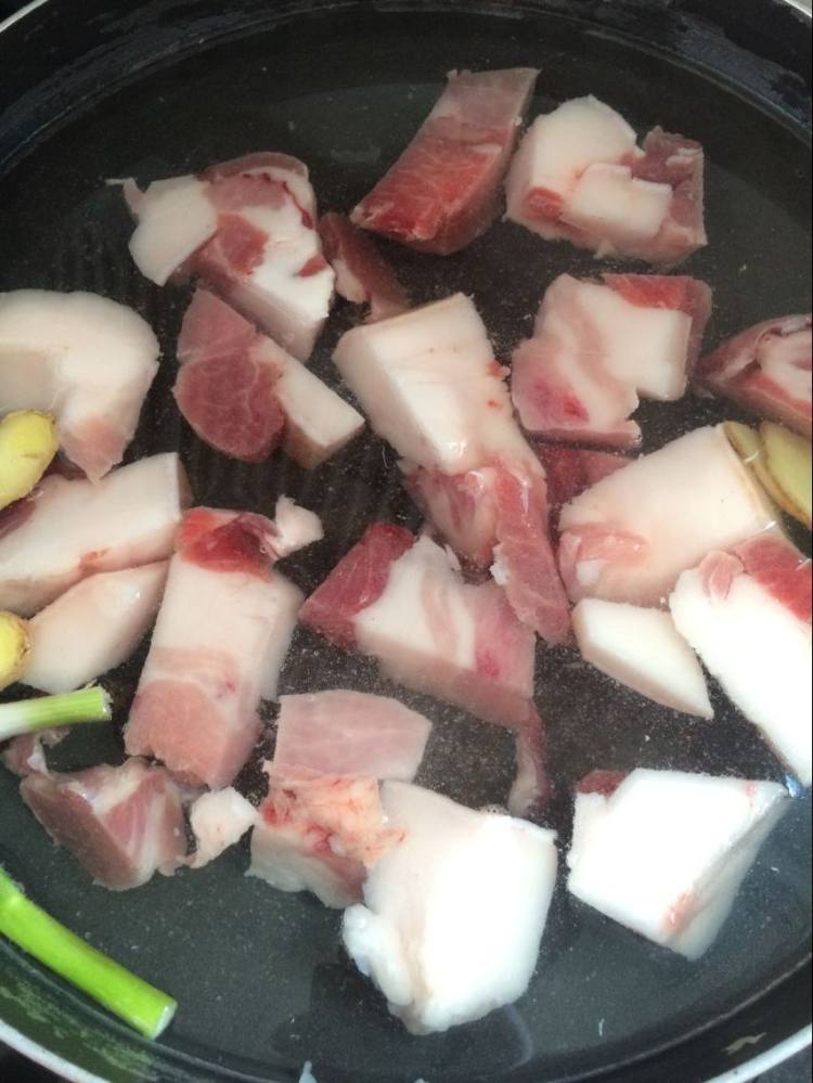 五花肉炖蛋步骤2