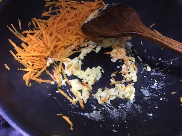 肚肉炒饭步骤3