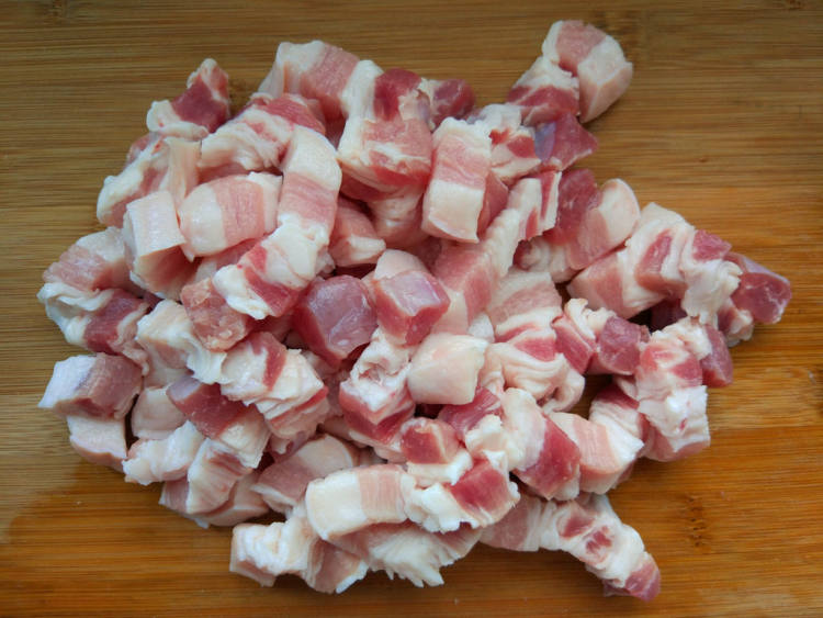 电压力锅版卤肉饭步骤1