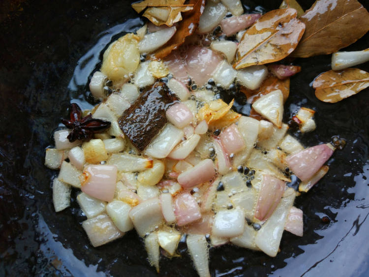 电压力锅版卤肉饭步骤5