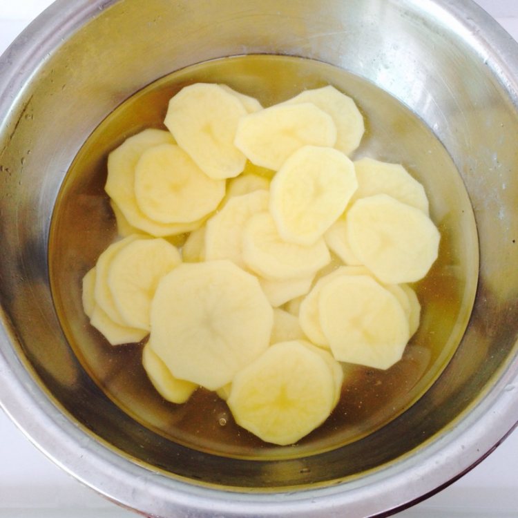五花肉干锅土豆片步骤3