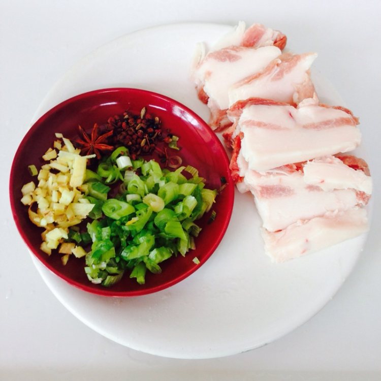 五花肉干锅土豆片步骤2