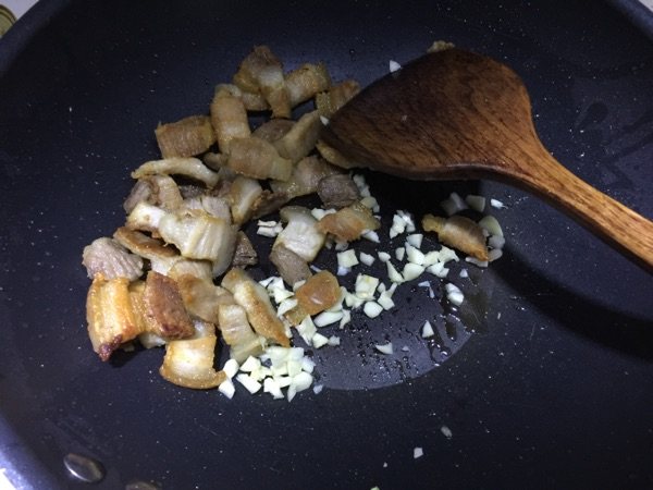 荷兰豆煸炒五花肉步骤3