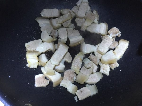 荷兰豆煸炒五花肉步骤2