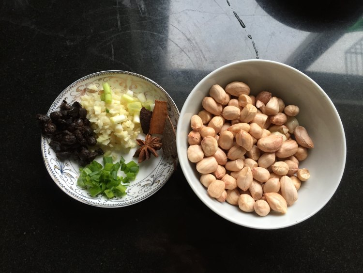 花生茄丁卤肉酱步骤2
