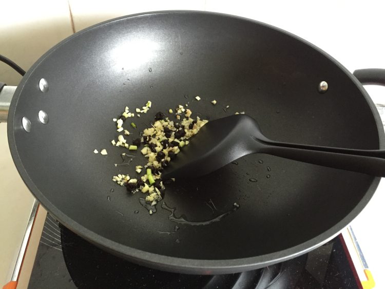 花生茄丁卤肉酱步骤4