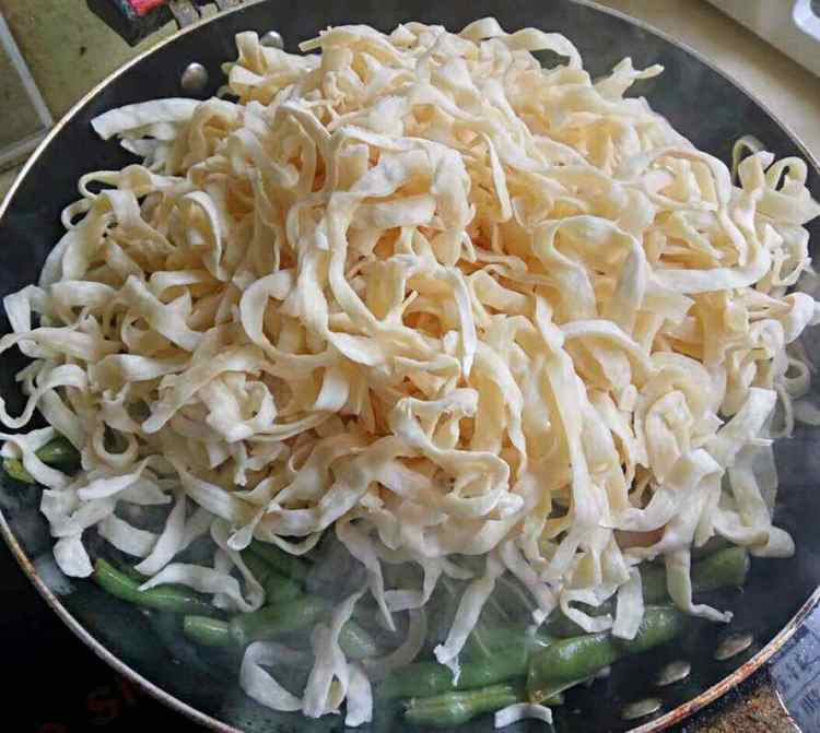 铁锅豆角焖面步骤7