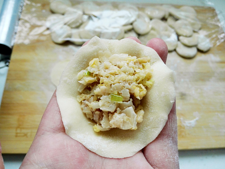 酸菜大肉饺子步骤7
