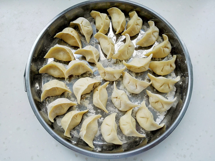 酸菜大肉饺子步骤9