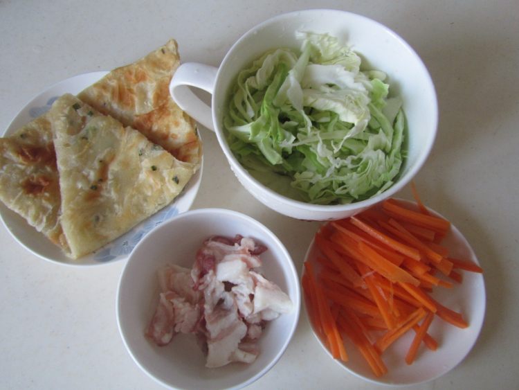 卷心菜炒饼步骤1