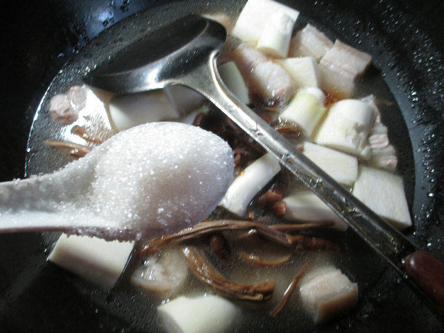 茶树菇茭白烧五花肉步骤9