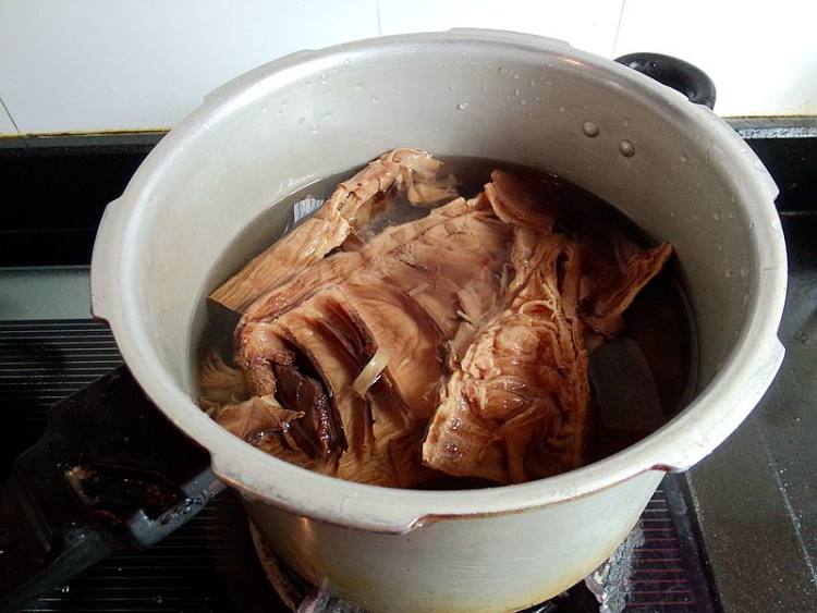 黑笋干肉馅芝麻饼步骤3