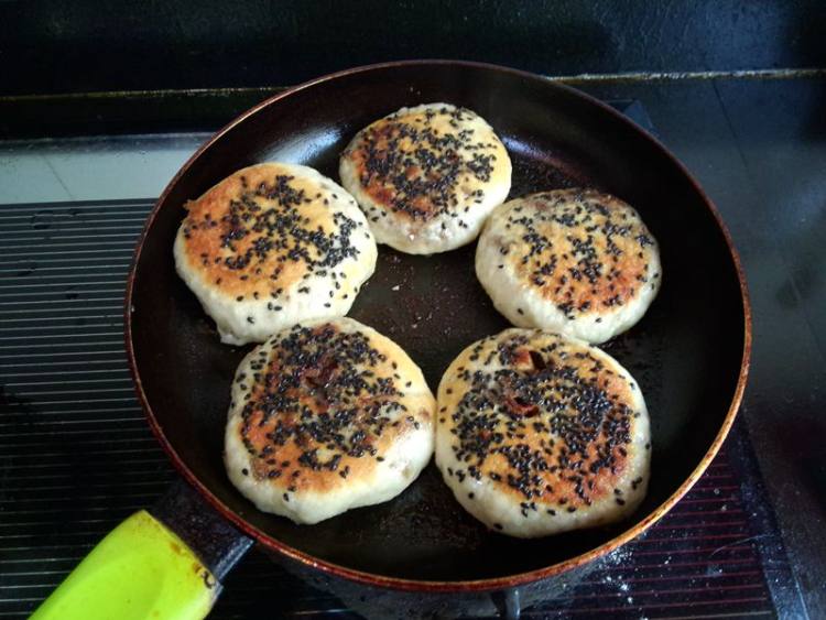 黑笋干肉馅芝麻饼步骤25