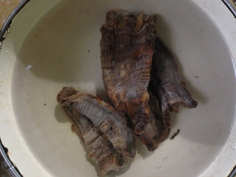 烟笋炒肉步骤1