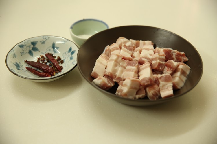 压力煲极简卤肉步骤1