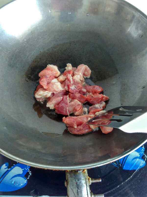 五花肉炖黄豆步骤4