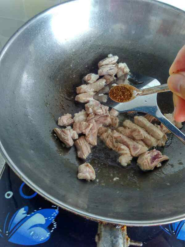 五花肉炖黄豆步骤5