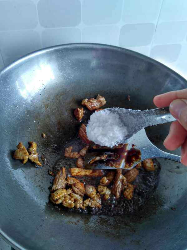 五花肉炖黄豆步骤7