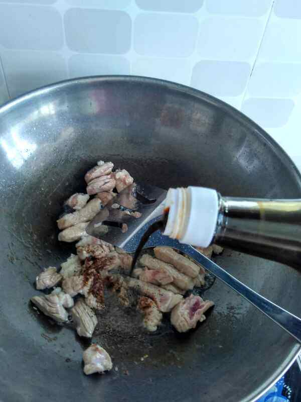 五花肉炖黄豆步骤6