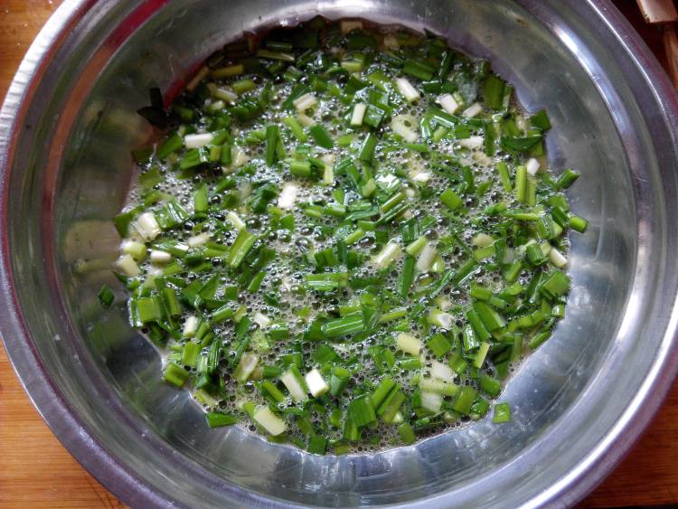 韭菜鸡蛋抱煎饺步骤8