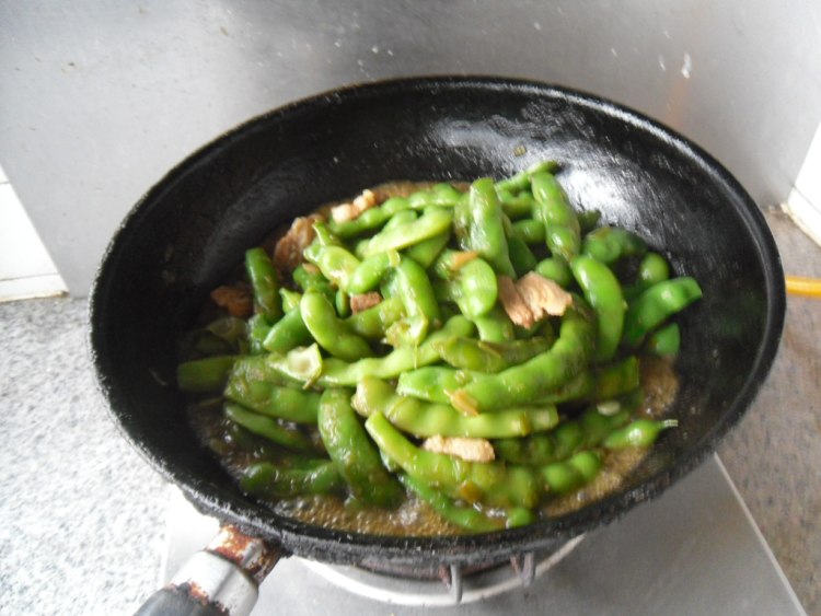 五花肉炖豆角步骤11