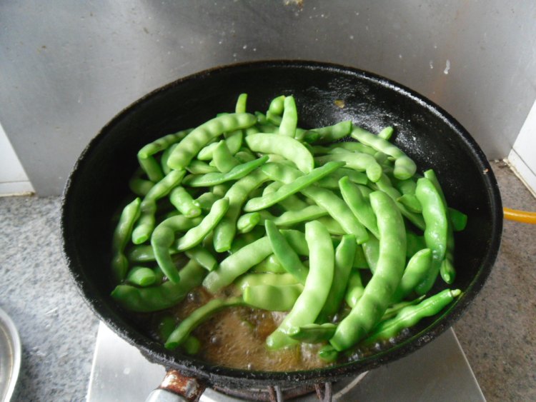 五花肉炖豆角步骤9