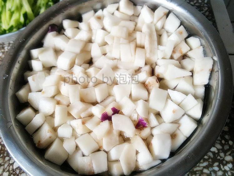 茄丁拌面步骤2