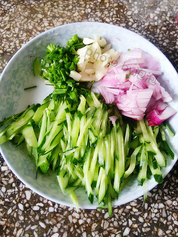 茄丁拌面步骤3