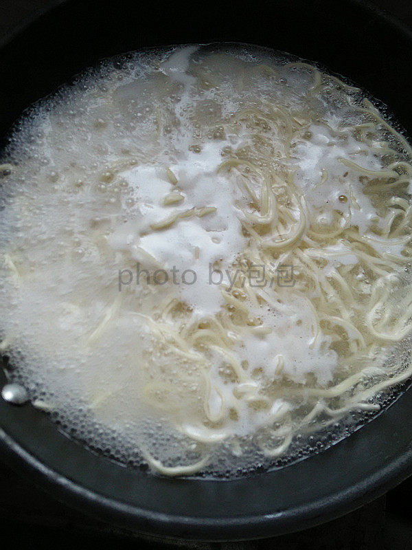 茄丁拌面步骤4