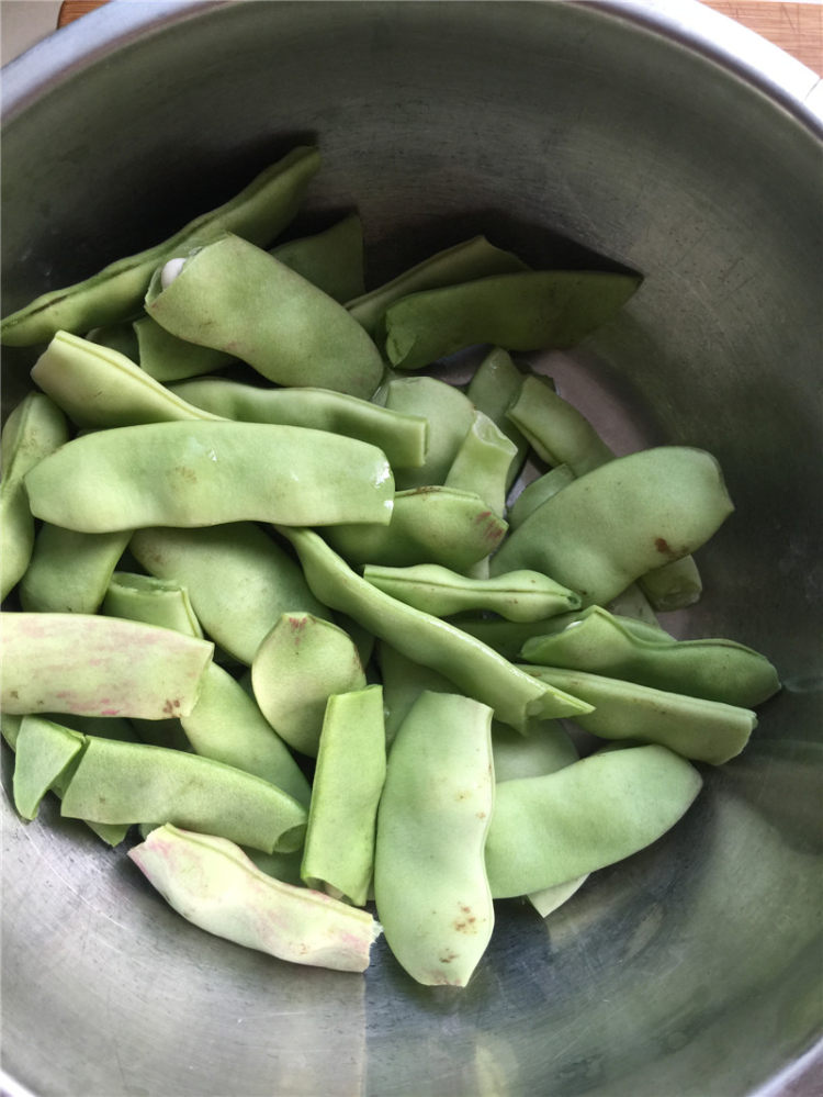 五花肉炖油豆角步骤2