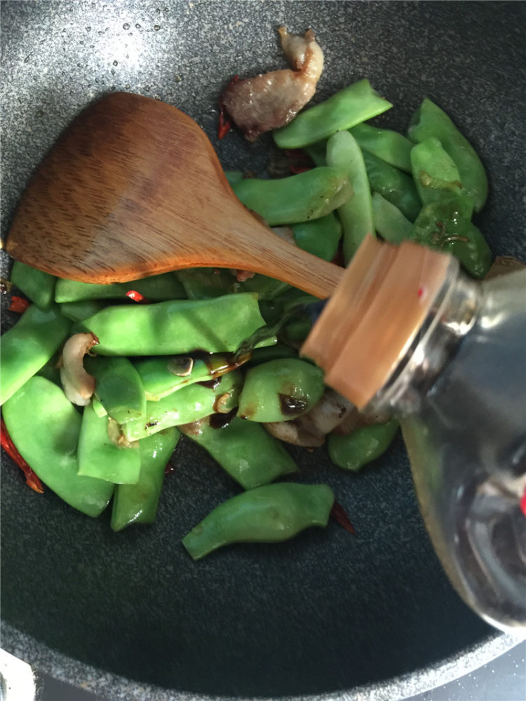 五花肉炖油豆角步骤7