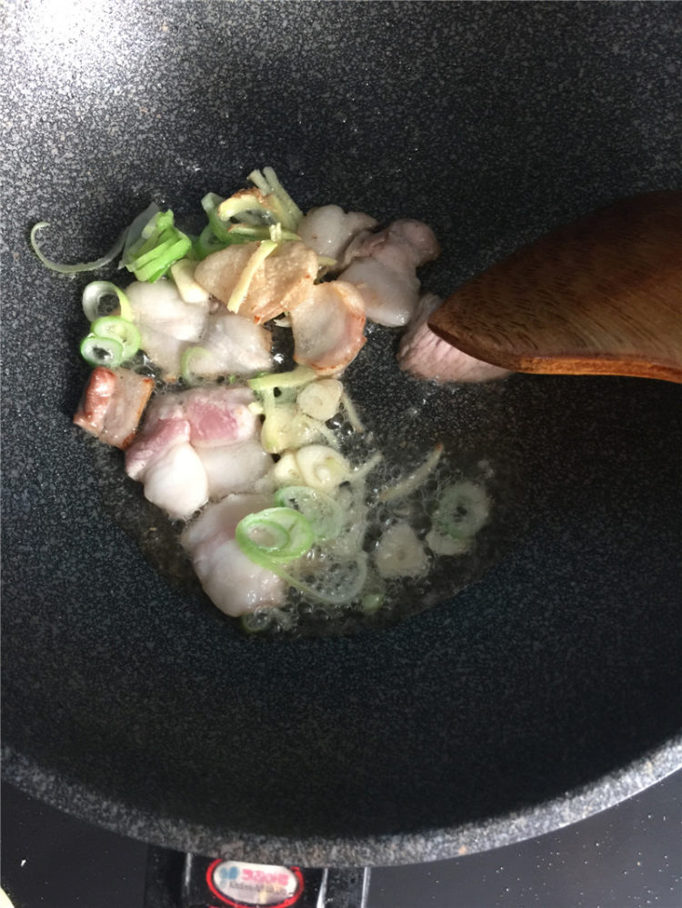 五花肉炖油豆角步骤4