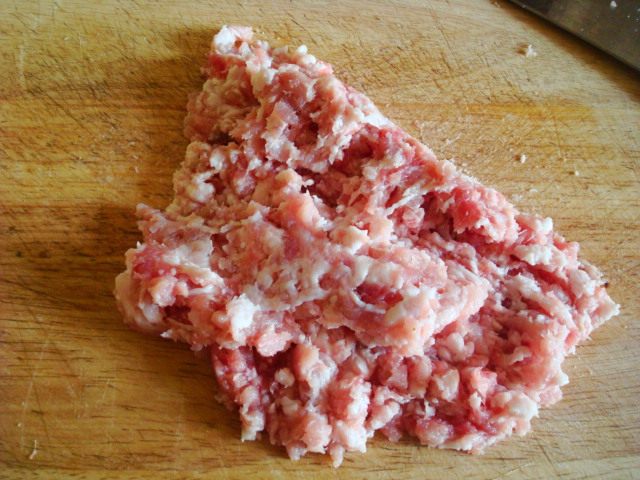 葱香腐竹猪肉饺步骤1