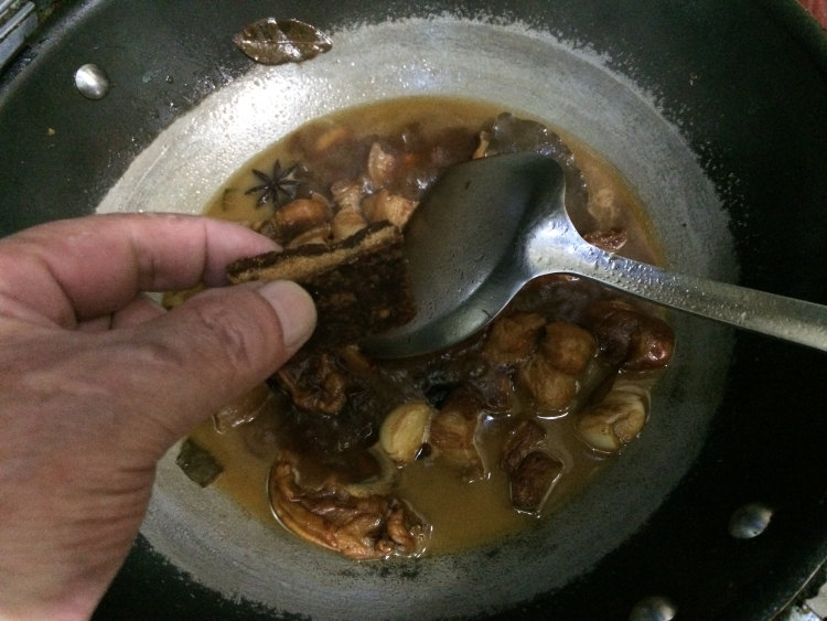五花肉焖蚝豉步骤11