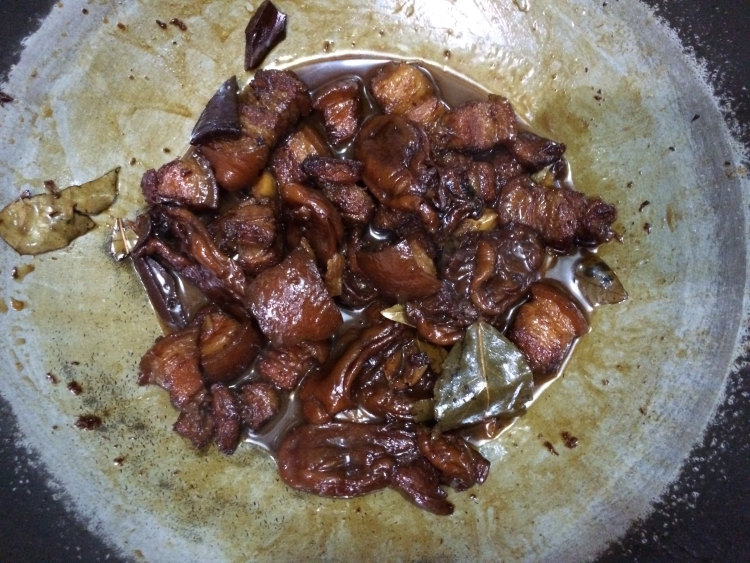 五花肉焖蚝豉步骤12
