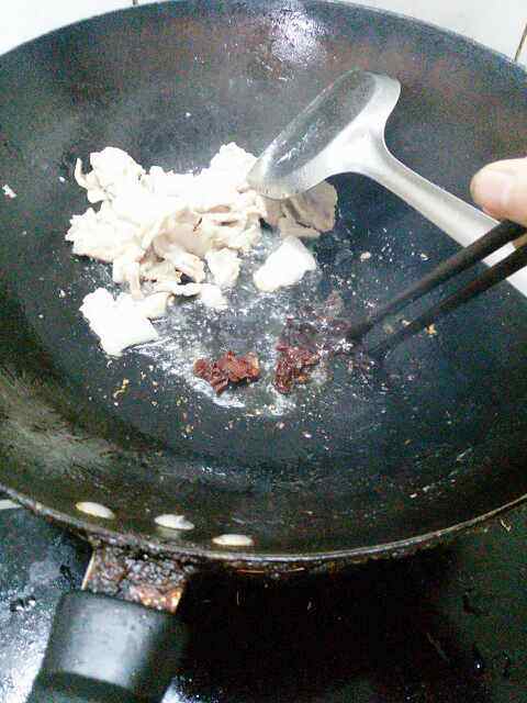 青椒五花肉炒豆干步骤3