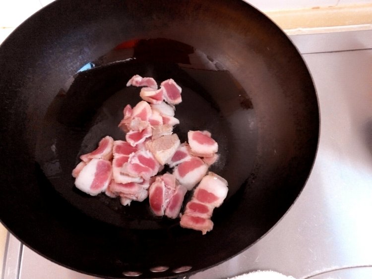 泡酸菜炖五花肉步骤2