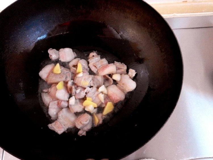 泡酸菜炖五花肉步骤3