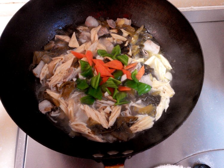 泡酸菜炖五花肉步骤9