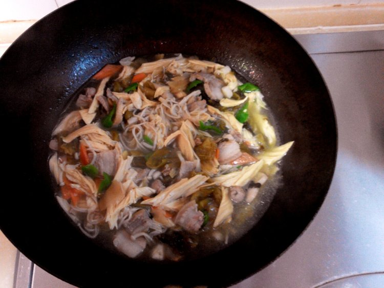 泡酸菜炖五花肉步骤10